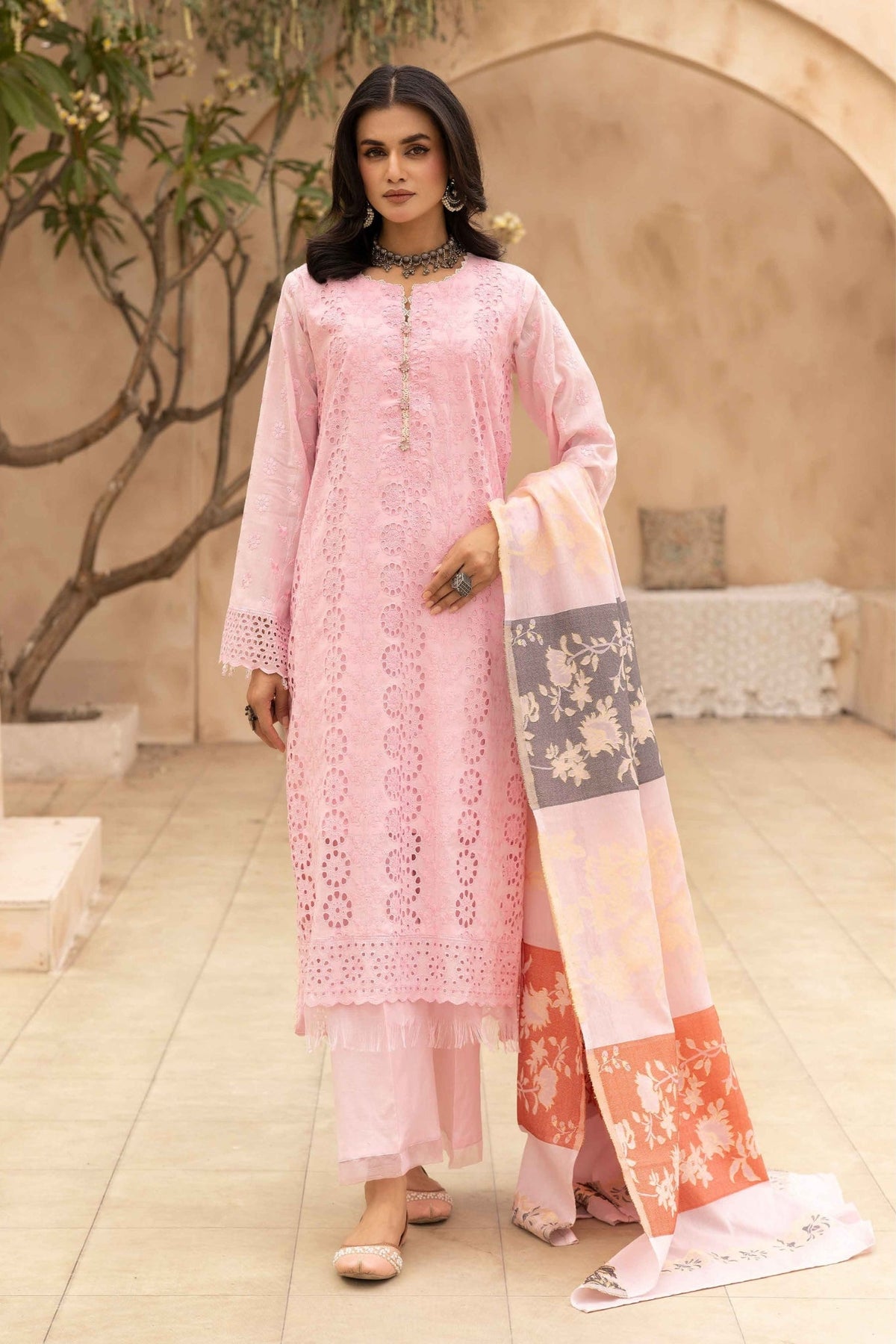 Mahees Aqidah embroidered lawn with jacquard shawl Riaz arts d-08