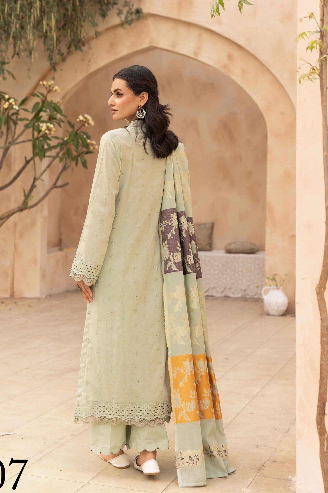Mahees Aqidah embroidered lawn with jacquard shawl Riaz arts d-07