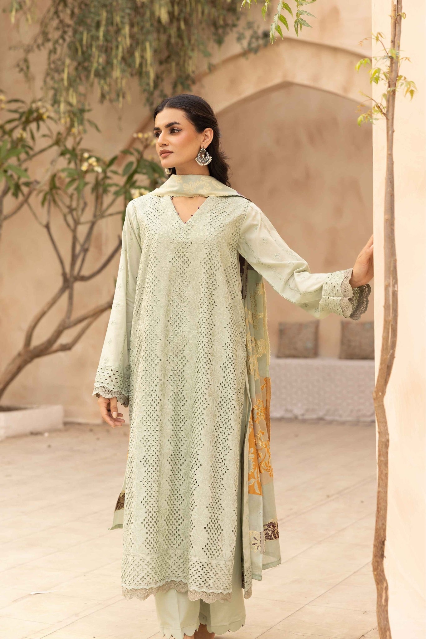 Mahees Aqidah embroidered lawn with jacquard shawl Riaz arts d-07