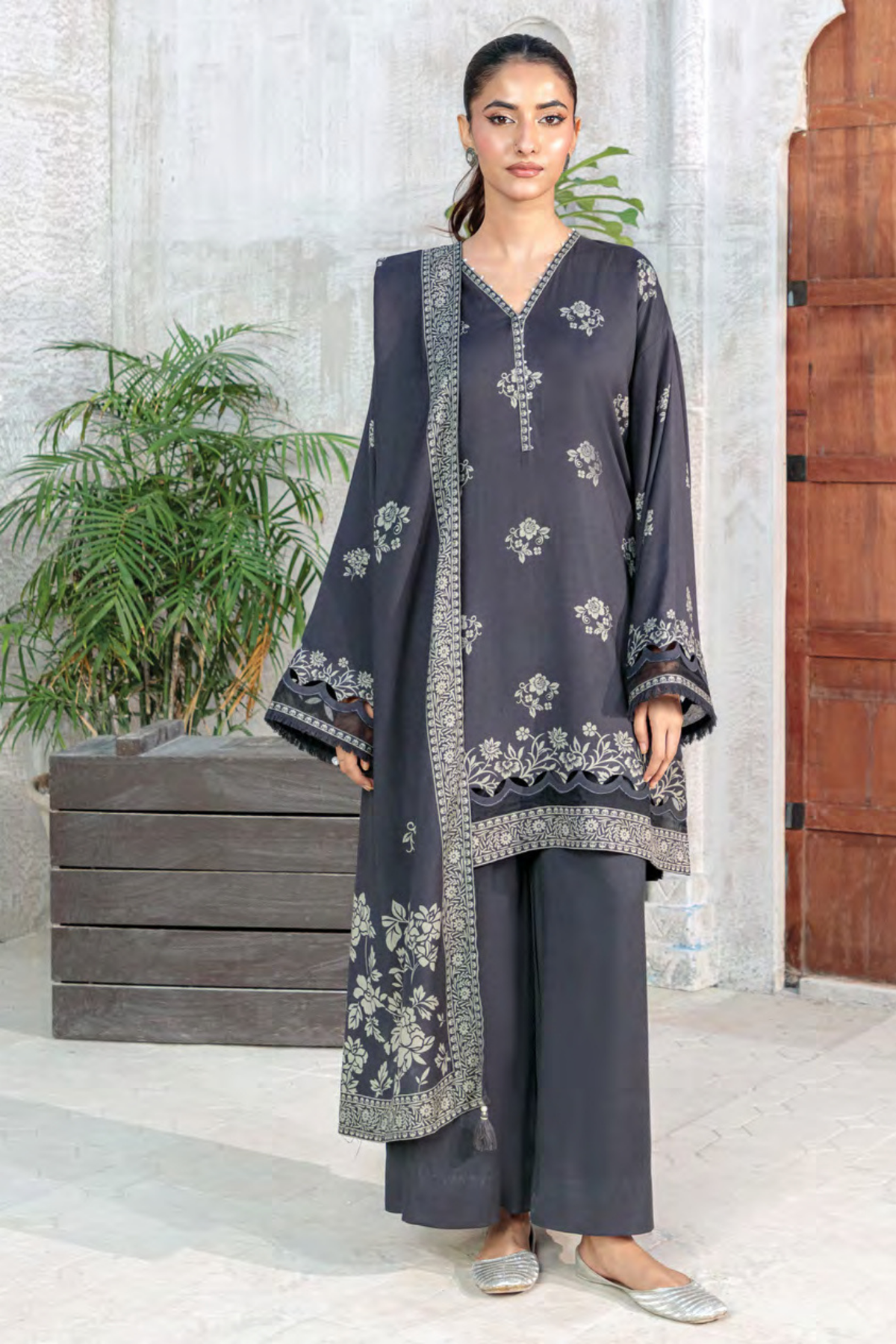 Lakhany Printed Pashmina Unstitched 3 Piece Suit,D-06