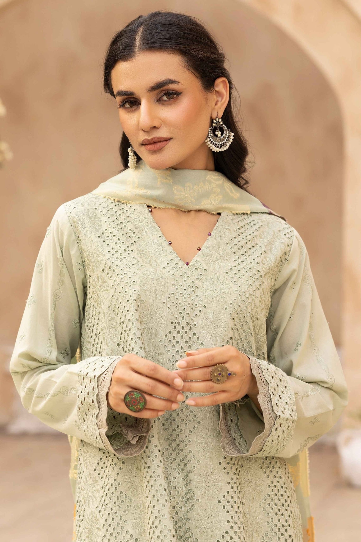 Mahees Aqidah embroidered lawn with jacquard shawl Riaz arts d-07