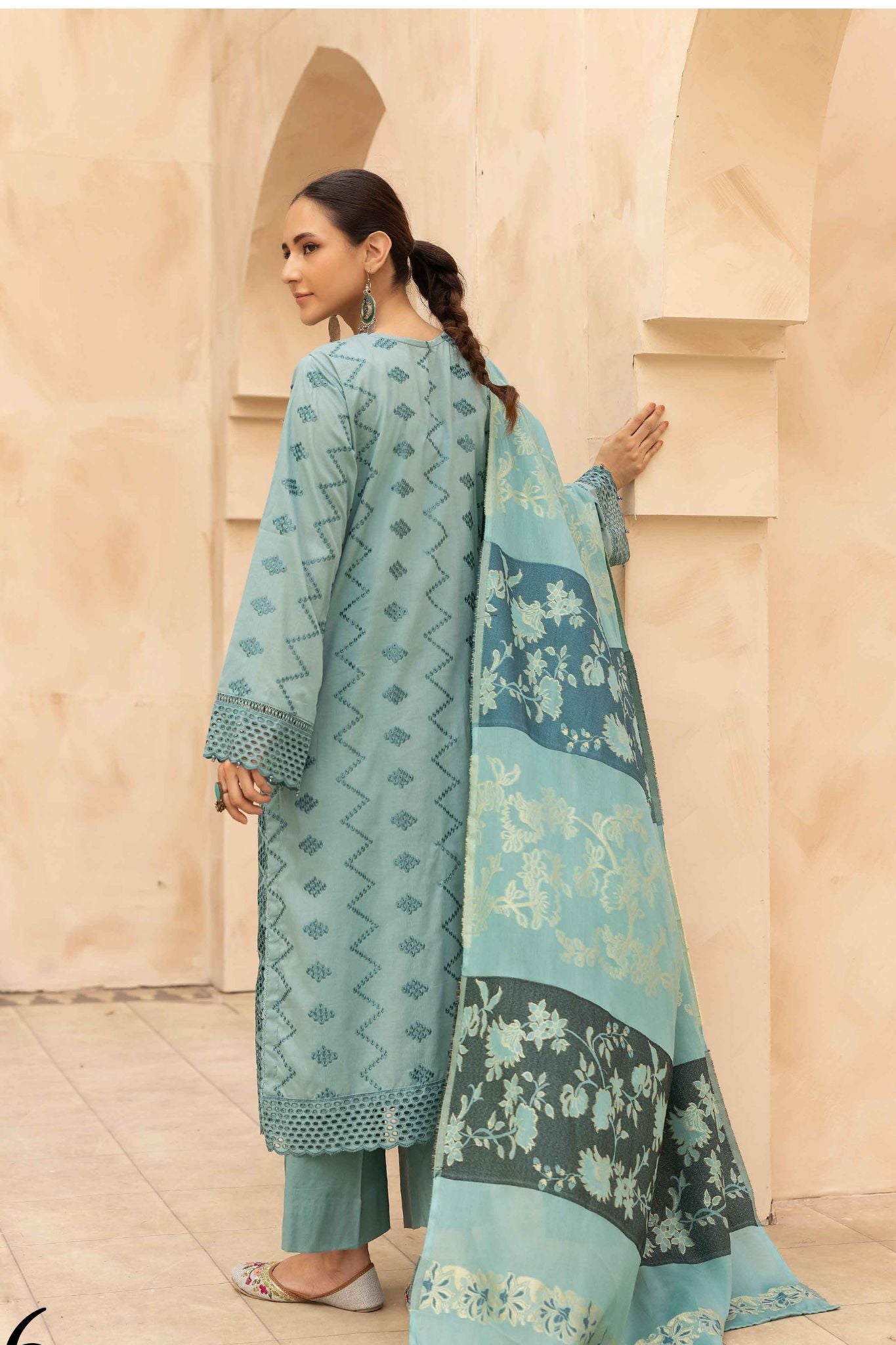 Mahees Aqidah embroidered lawn with jacquard shawl Riaz arts d-06