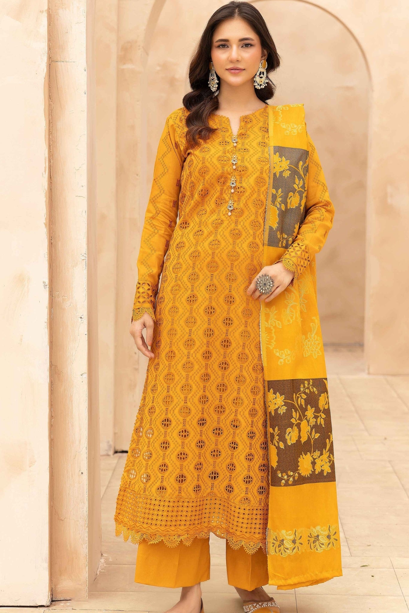 Mahees Aqidah embroidered lawn with jacquard shawl Riaz arts d-02