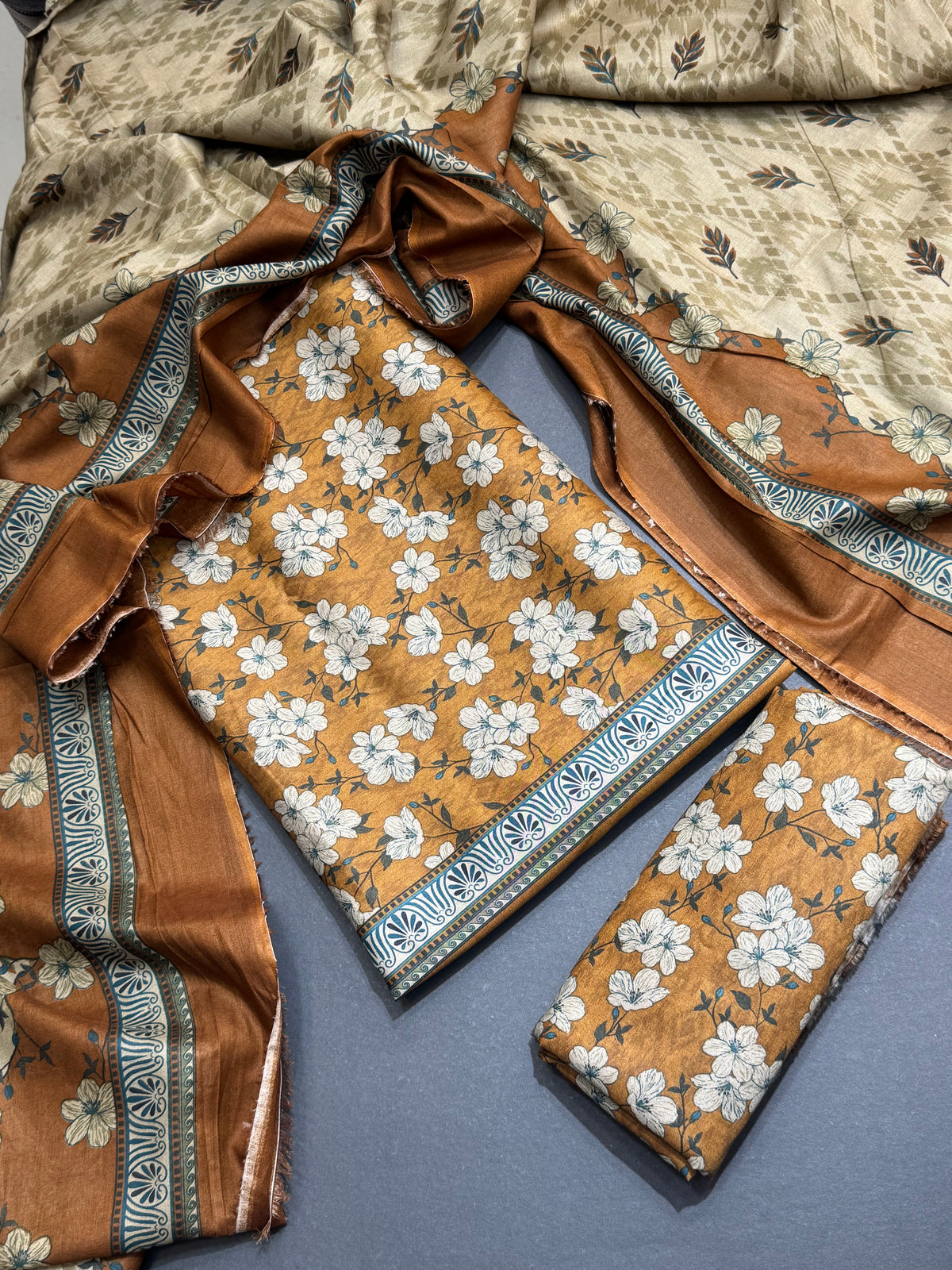 Bin Saeed Printed Lawn Unstitched 3 Piece Suit - D-81