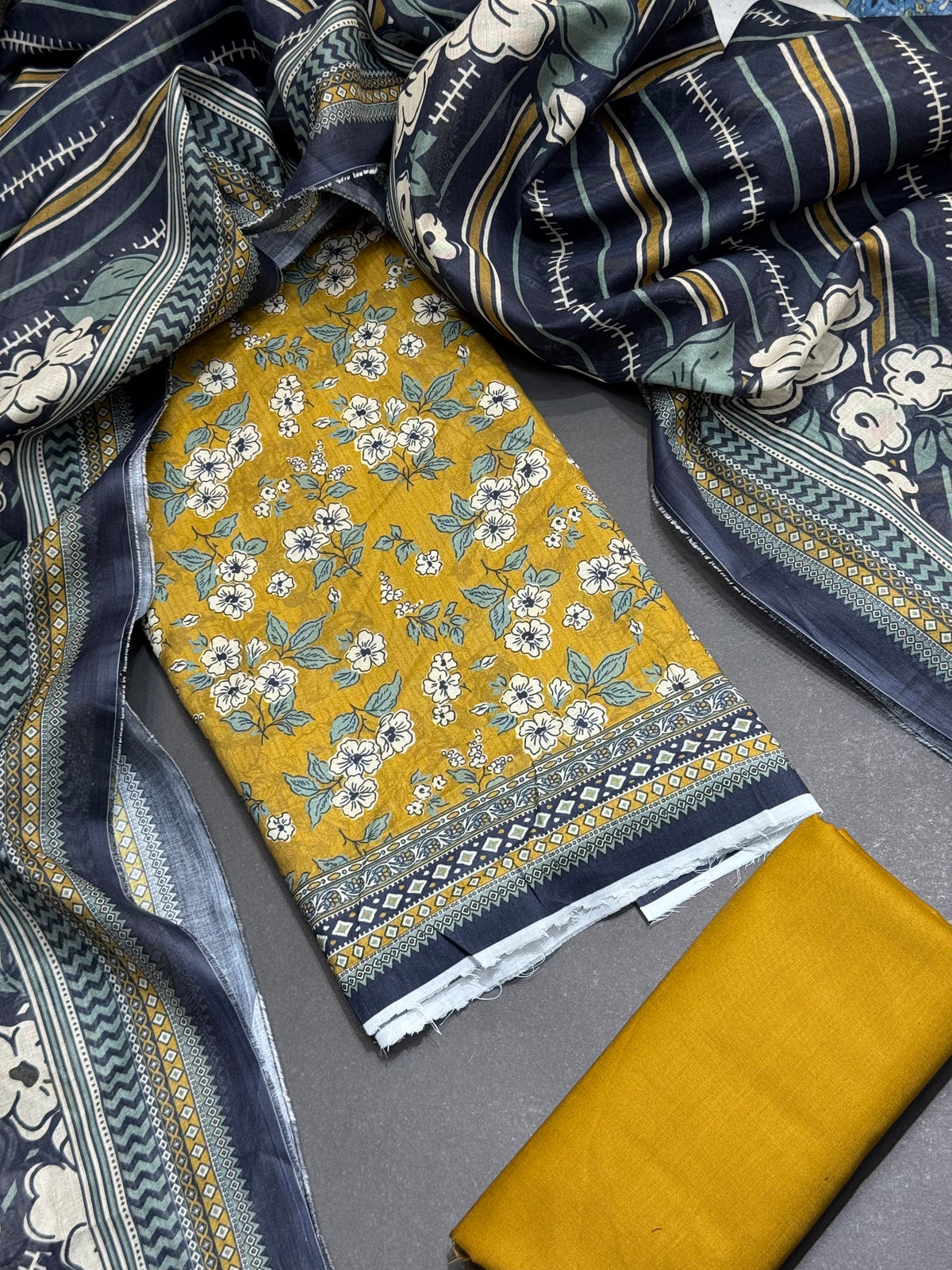 Bin Saeed Printed Lawn Unstitched 3 Piece Suit - D-65