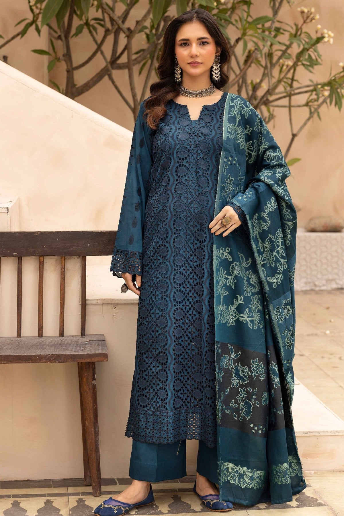Mahees Aqidah embroidered lawn with jacquard shawl Riaz arts d-03