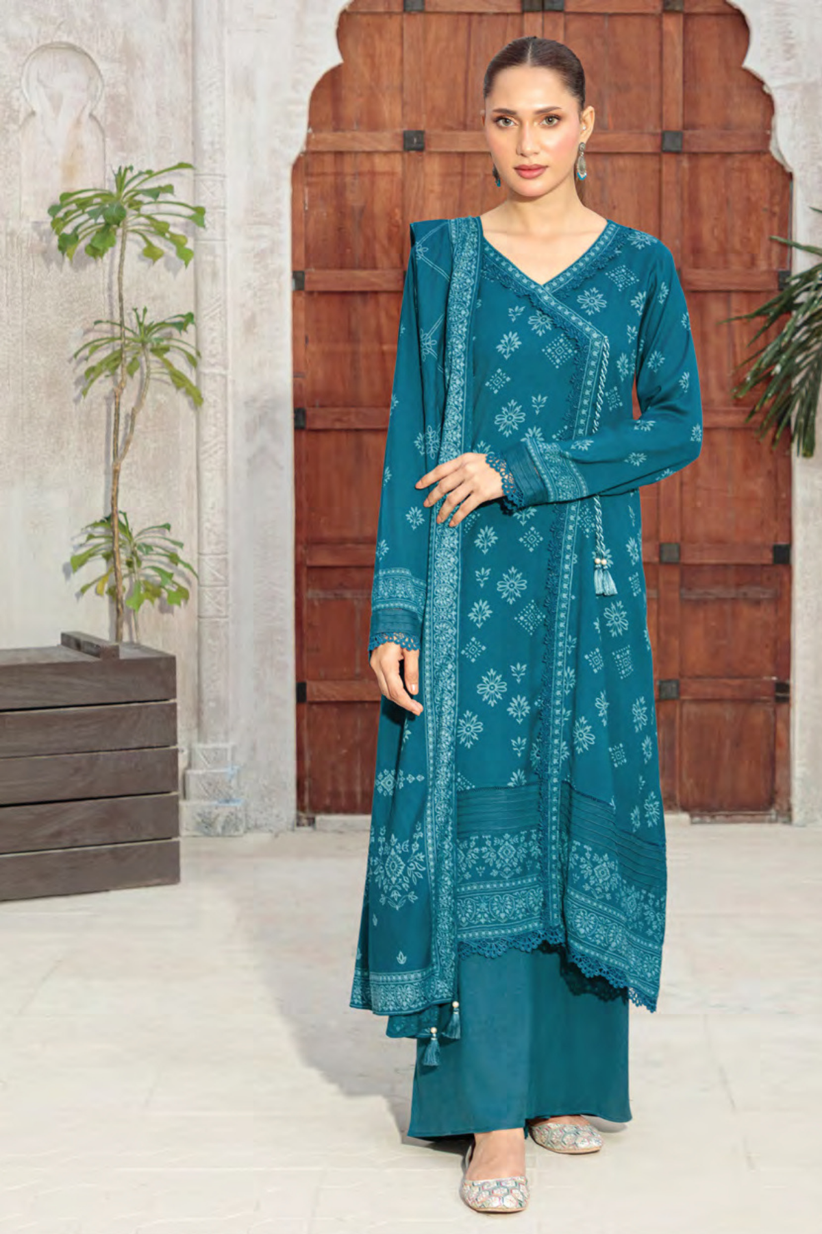 Lakhany Printed Pashmina Unstitched 3 Piece Suit,D-17