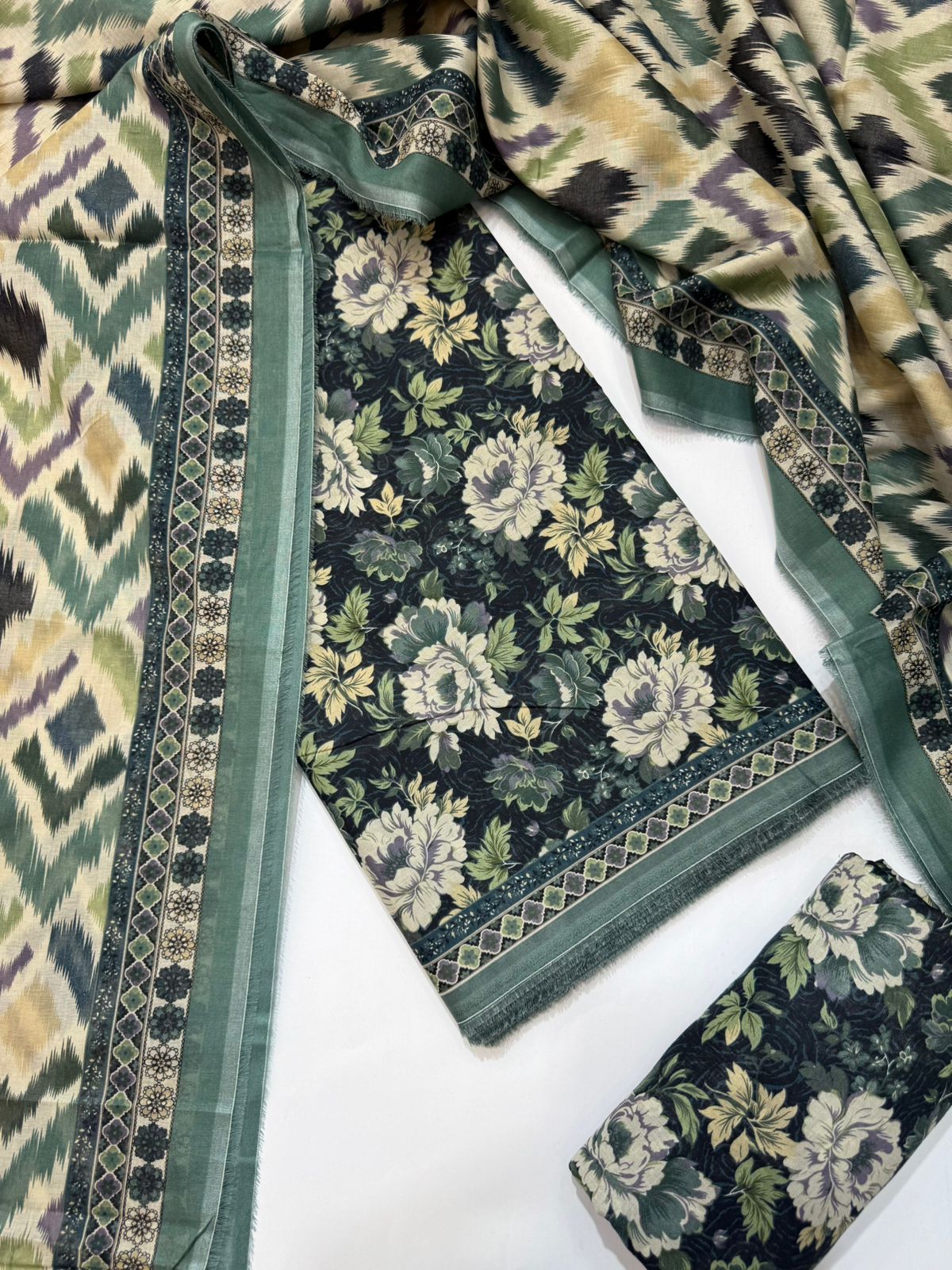 Bin Saeed Printed Lawn Unstitched 3 Piece Suit - D-10