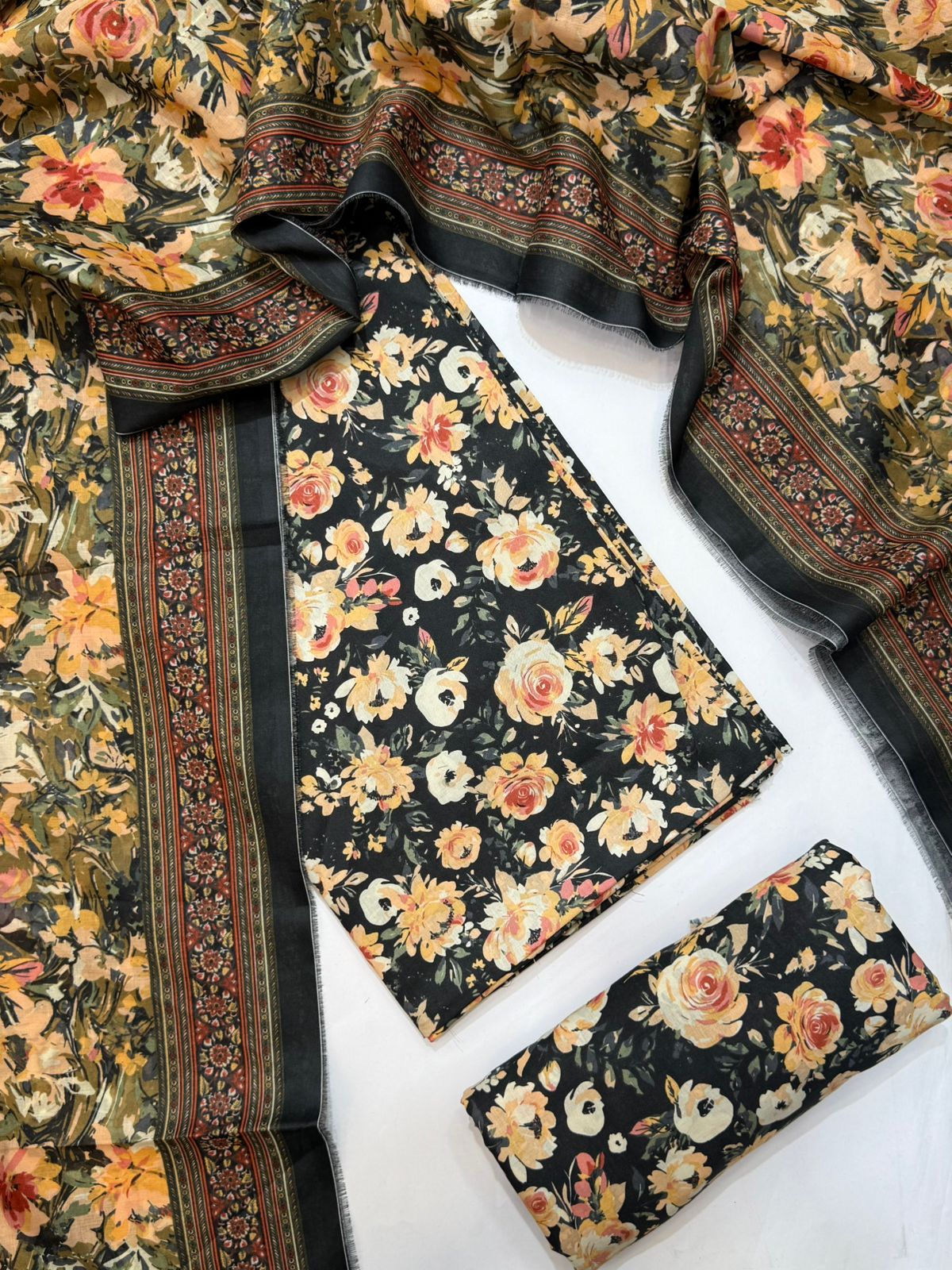 Bin Saeed Printed Lawn Unstitched 3 Piece Suit - D-18
