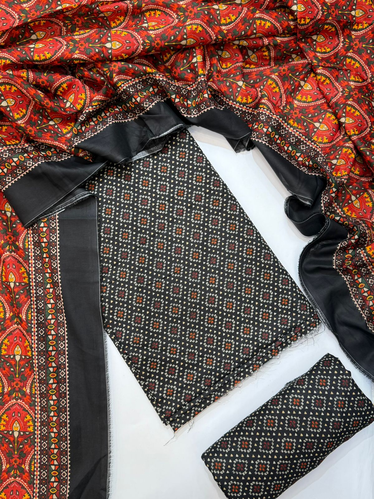 Bin Saeed Printed Lawn Unstitched 3 Piece Suit - D-19