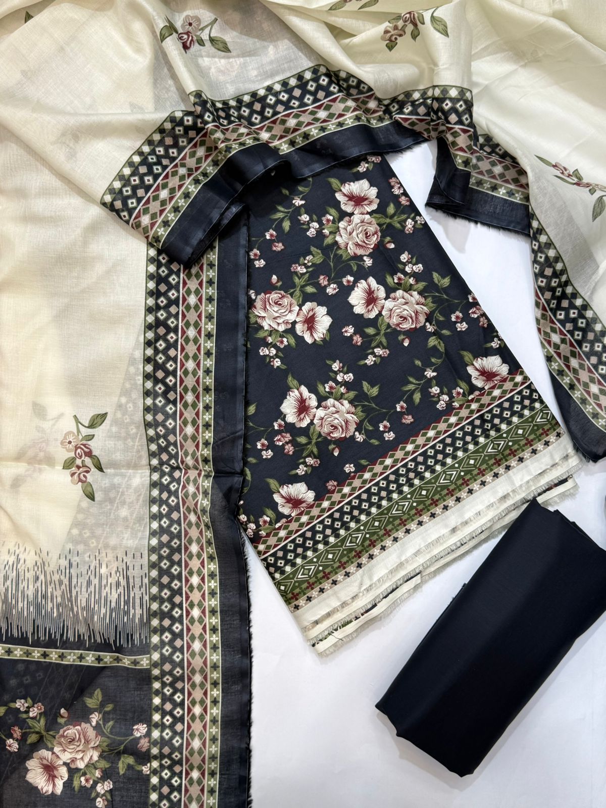 Bin Saeed Printed Lawn Unstitched 3 Piece Suit - D-31