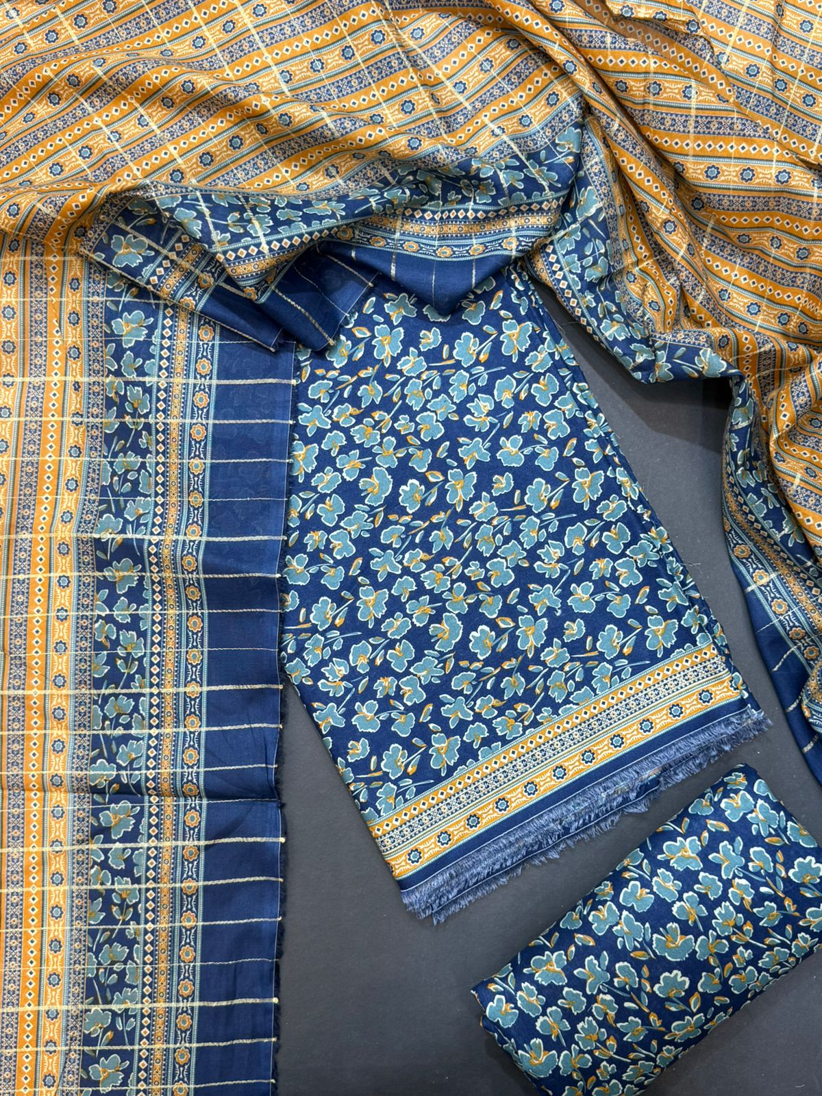 Bin Saeed Printed Lawn Unstitched 3 Piece Suit - D-32