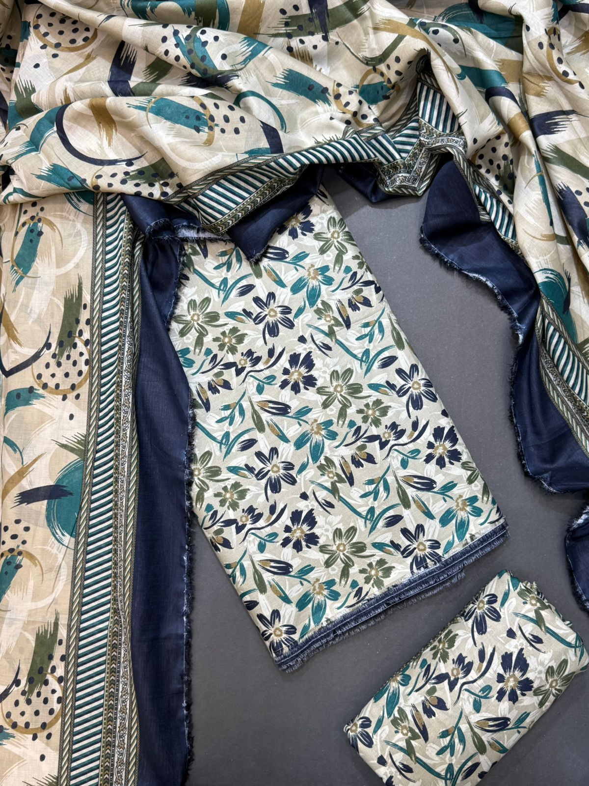 Bin Saeed Printed Lawn Unstitched 3 Piece Suit - D-34
