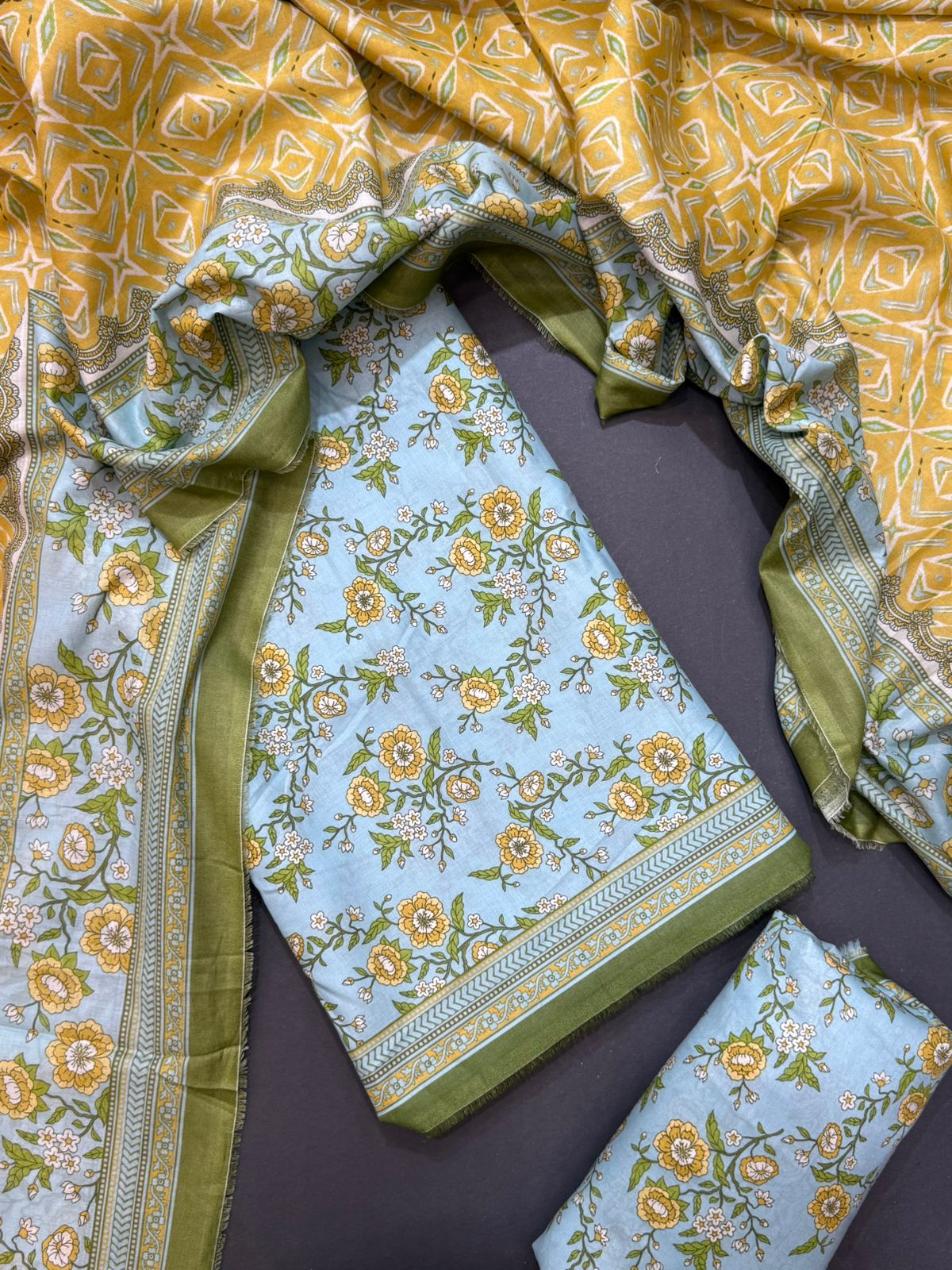 Bin Saeed Printed Lawn Unstitched 3 Piece Suit - D-37