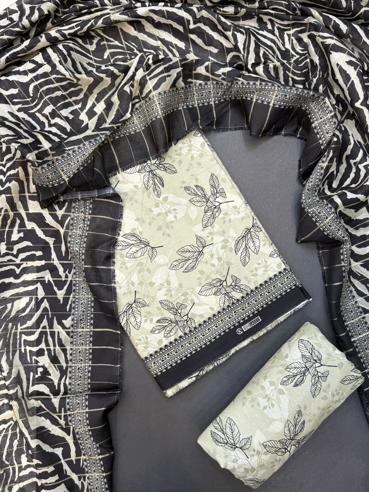 Bin Saeed Printed Lawn Unstitched 3 Piece Suit - D-39