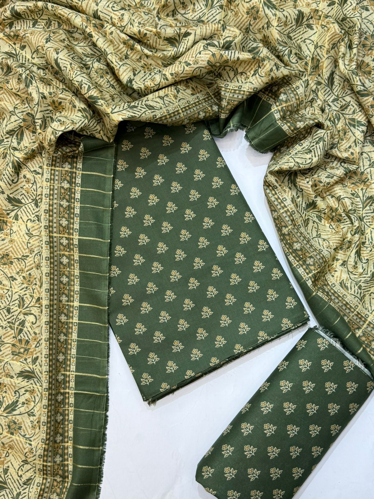 Bin Saeed Printed Lawn Unstitched 3 Piece Suit - D-44