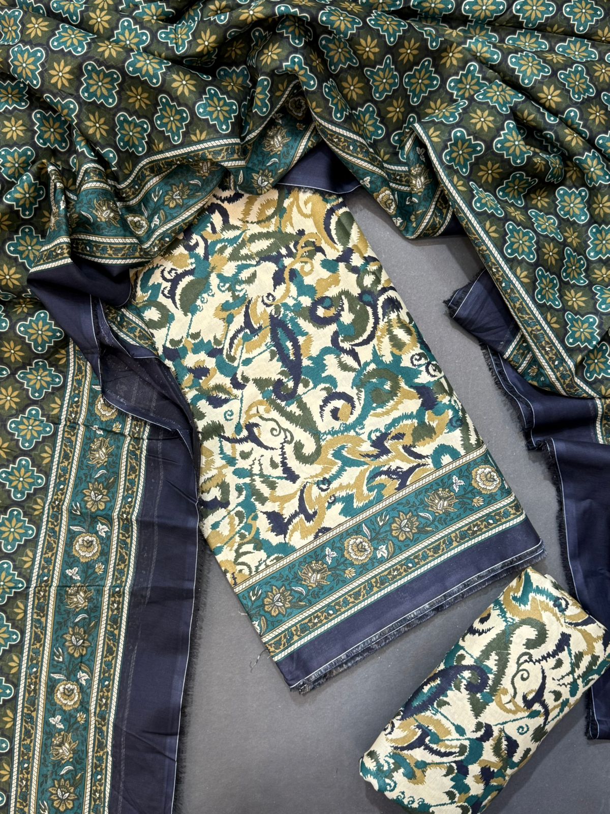 Bin Saeed Printed Lawn Unstitched 3 Piece Suit - D-48