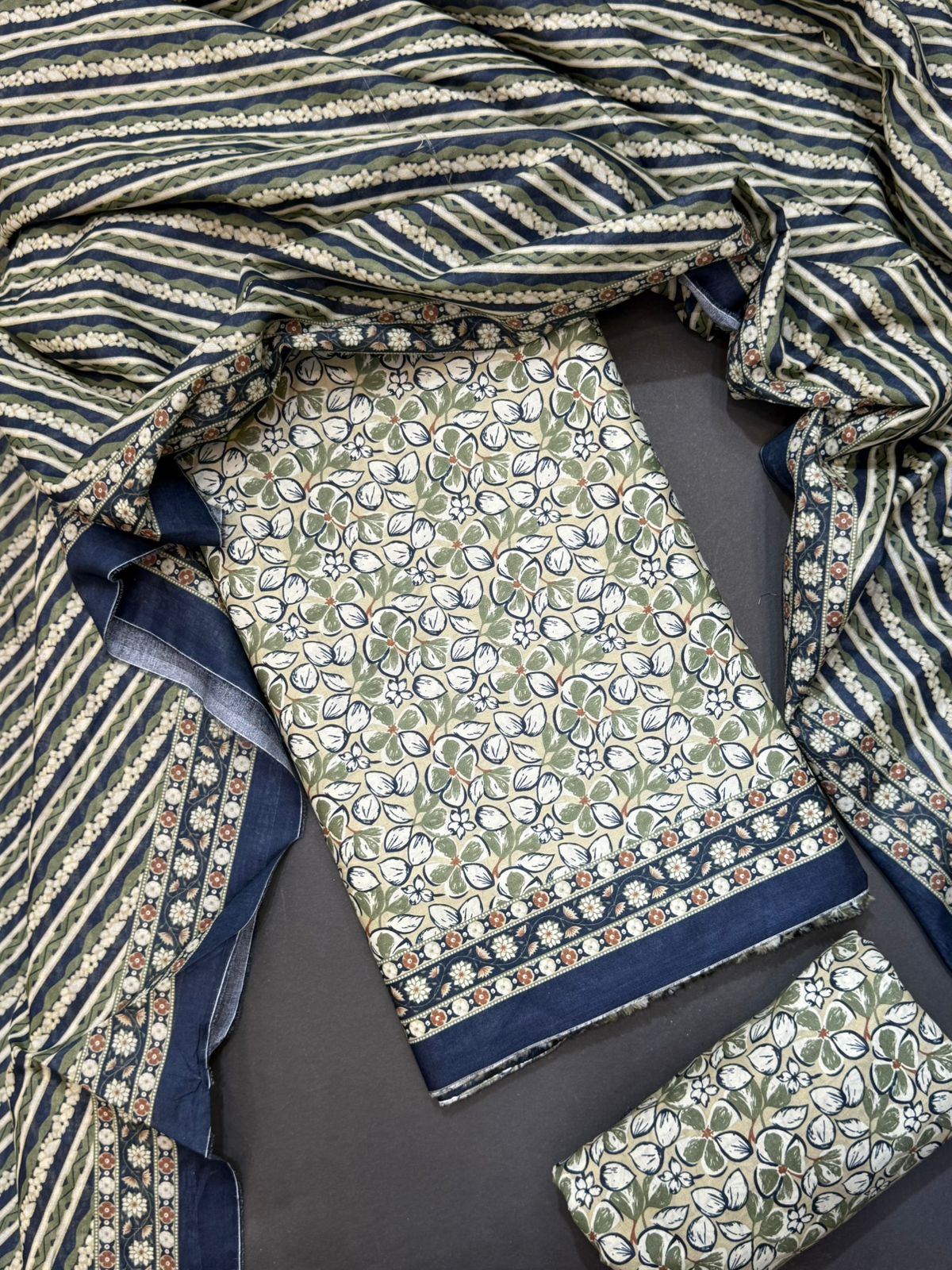 Bin Saeed Printed Lawn Unstitched 3 Piece Suit - D-52