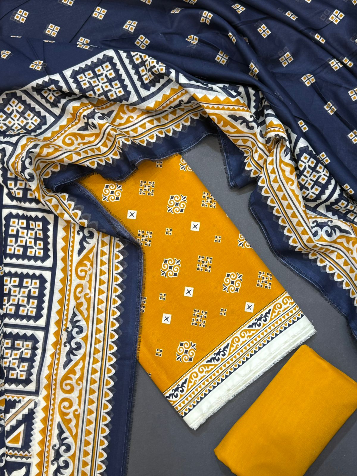 Bin Saeed Printed Lawn Unstitched 3 Piece Suit - D-62
